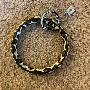 Leopard circle keychain